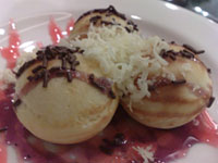 Scrumptiously delicious poffertjes... yummy!!